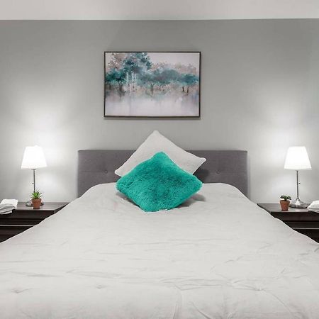 Entire 2 Bedroom Apartment Uptown Waterloo - E2 Buitenkant foto