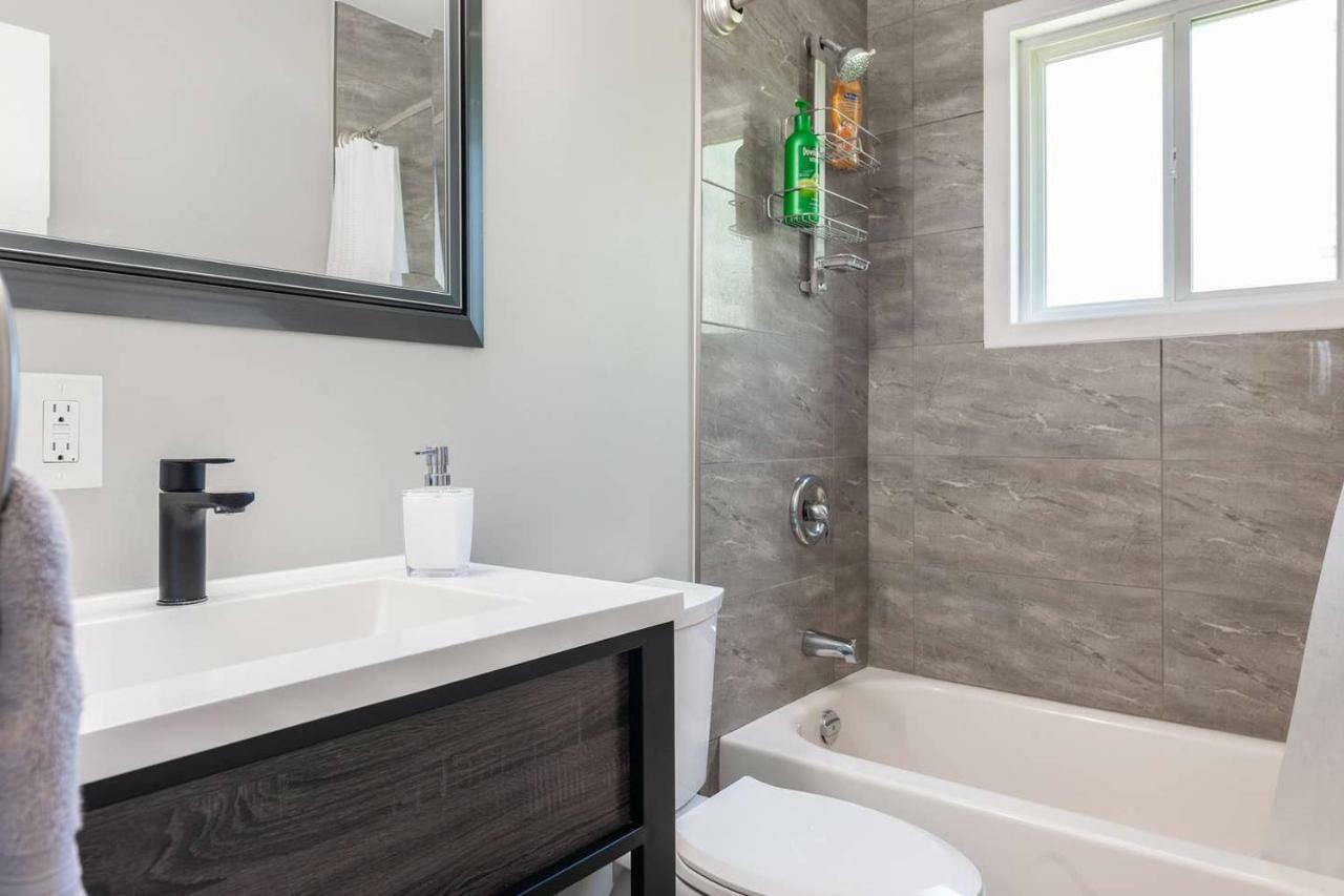 Entire 2 Bedroom Apartment Uptown Waterloo - E2 Buitenkant foto